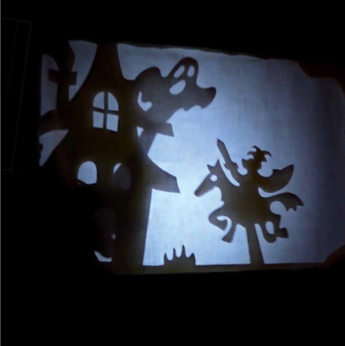 Teatrino delle Ombre: Magici scenari e personaggi fantastici che prendono vita con la luce!